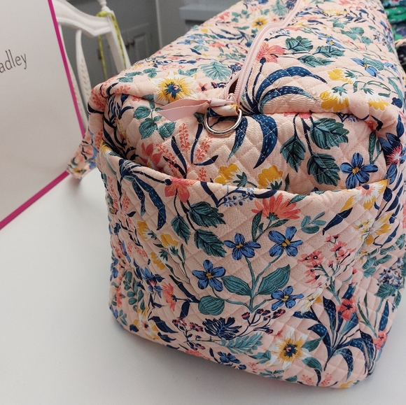 Vera Bradley XL Duffel Paradise Coral NWOT - Picture 4 of 5